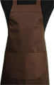 Detail foto van Hobbyschort met zak extra breed en 100 cm lang. Deze schort is ideaal voor zowel de professionele kok als hobby kok. - Bruin
